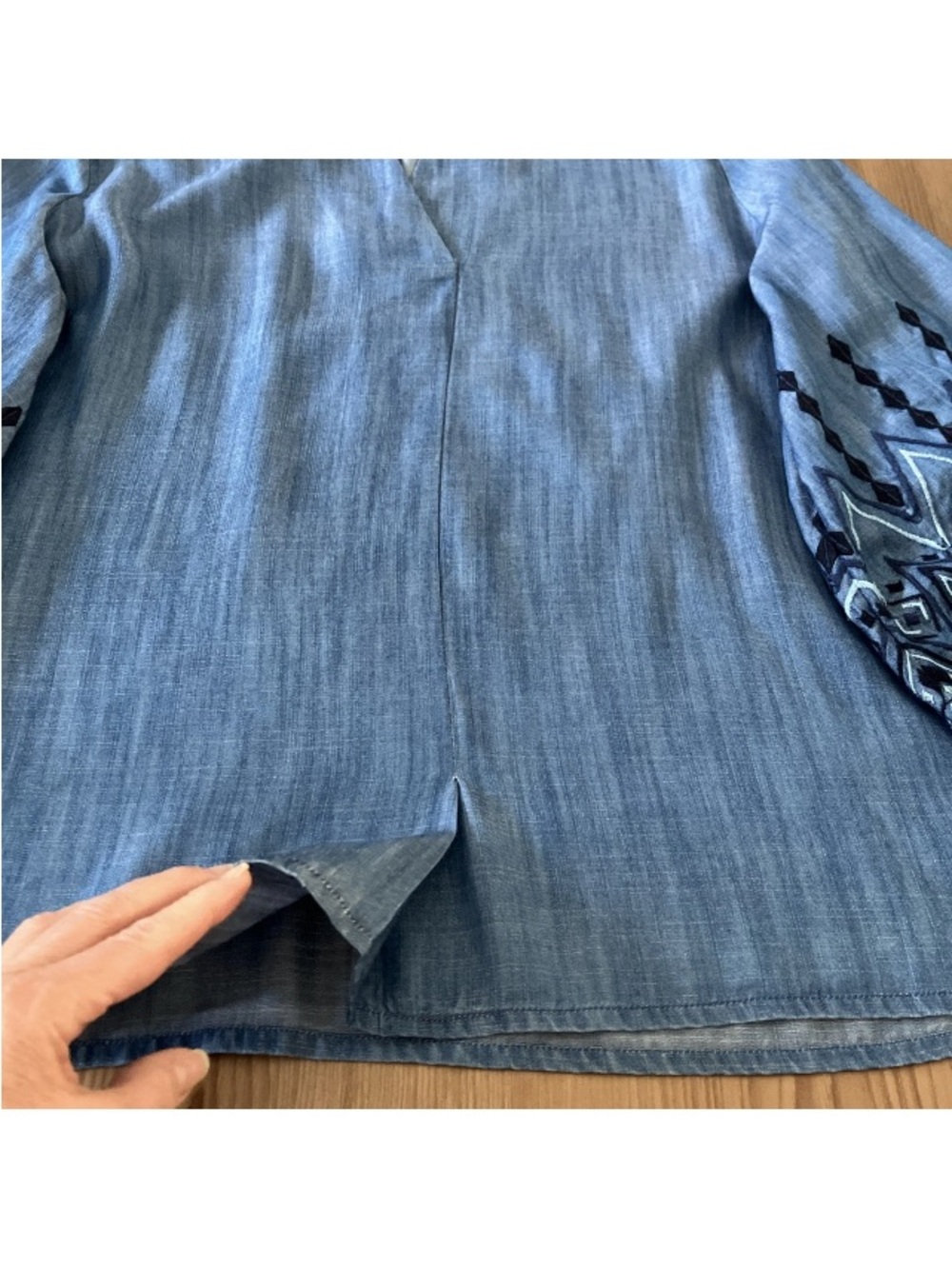 Chico’s Tunic L/12/2 Blouse Chambray Embroidered Puff Sleeves V-Neck Artsy Boho. - Picture 7 of 12